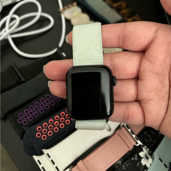 Apple Watch - Picture 1 of 4